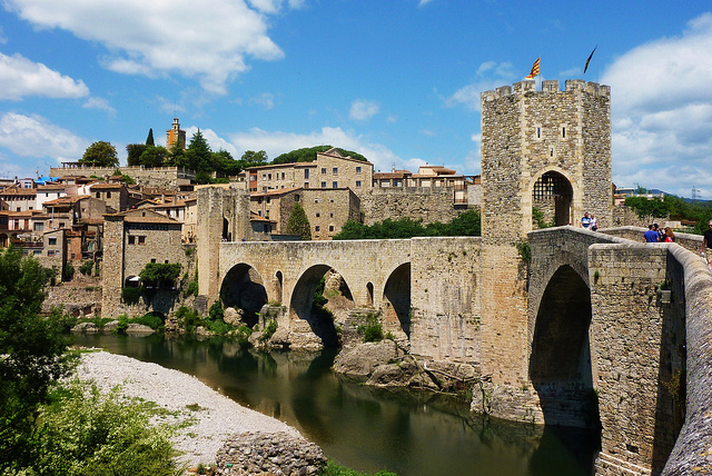 Puente Viejo de Besalú (Girona)